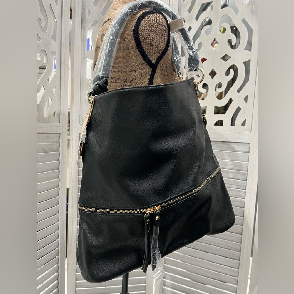 Gorgeous Hanna Grace Hobo Purse & Wristlet New